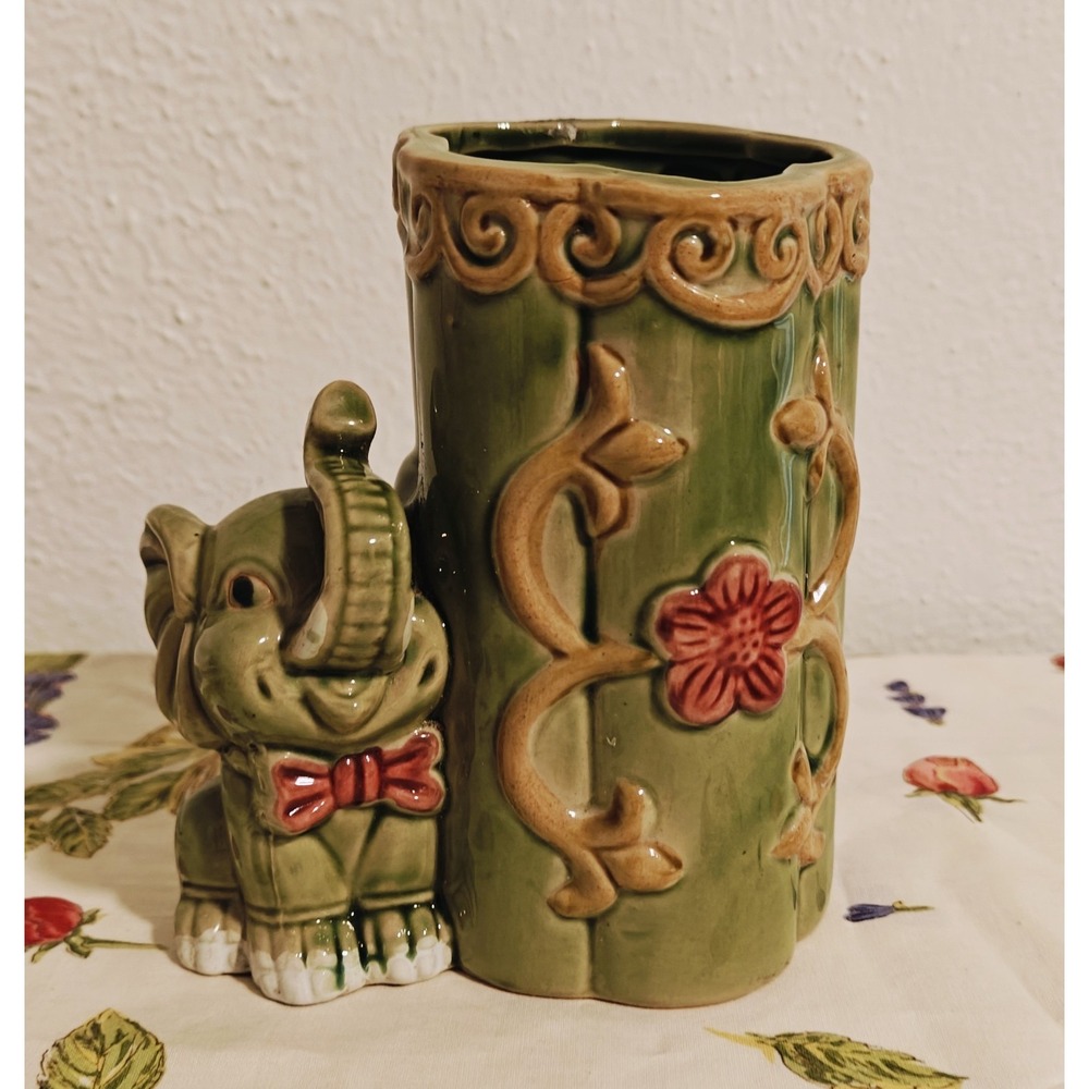 Vintage‎ Baby Elephant  Green Ceramic Vase/Planter Asian Motif